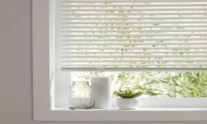 Do You Want A Stunning Designer Look? Use Venetian Blinds & Curtains Together